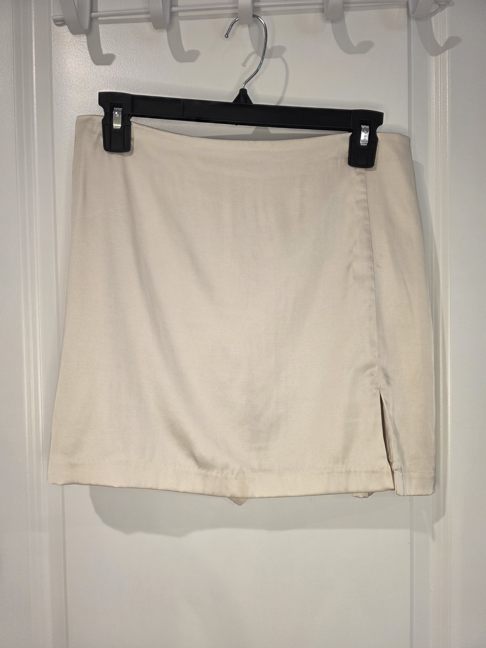 Abercrombie & Fitch Cream Skort with Side Slit